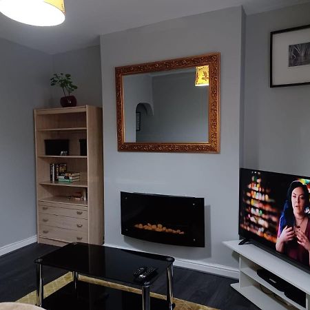 Pearson House - Huku Kwetu 3 Bedroom End Of Terrance House - Family And Business Group Self Catering Accommodation -Huku Kwetu Nottingham Eksteriør billede