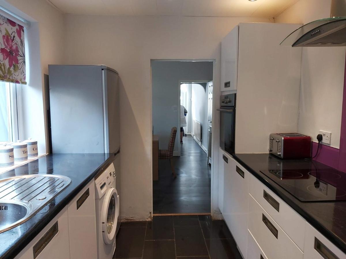 Pearson House - Huku Kwetu 3 Bedroom End Of Terrance House - Family And Business Group Self Catering Accommodation -Huku Kwetu Nottingham Eksteriør billede