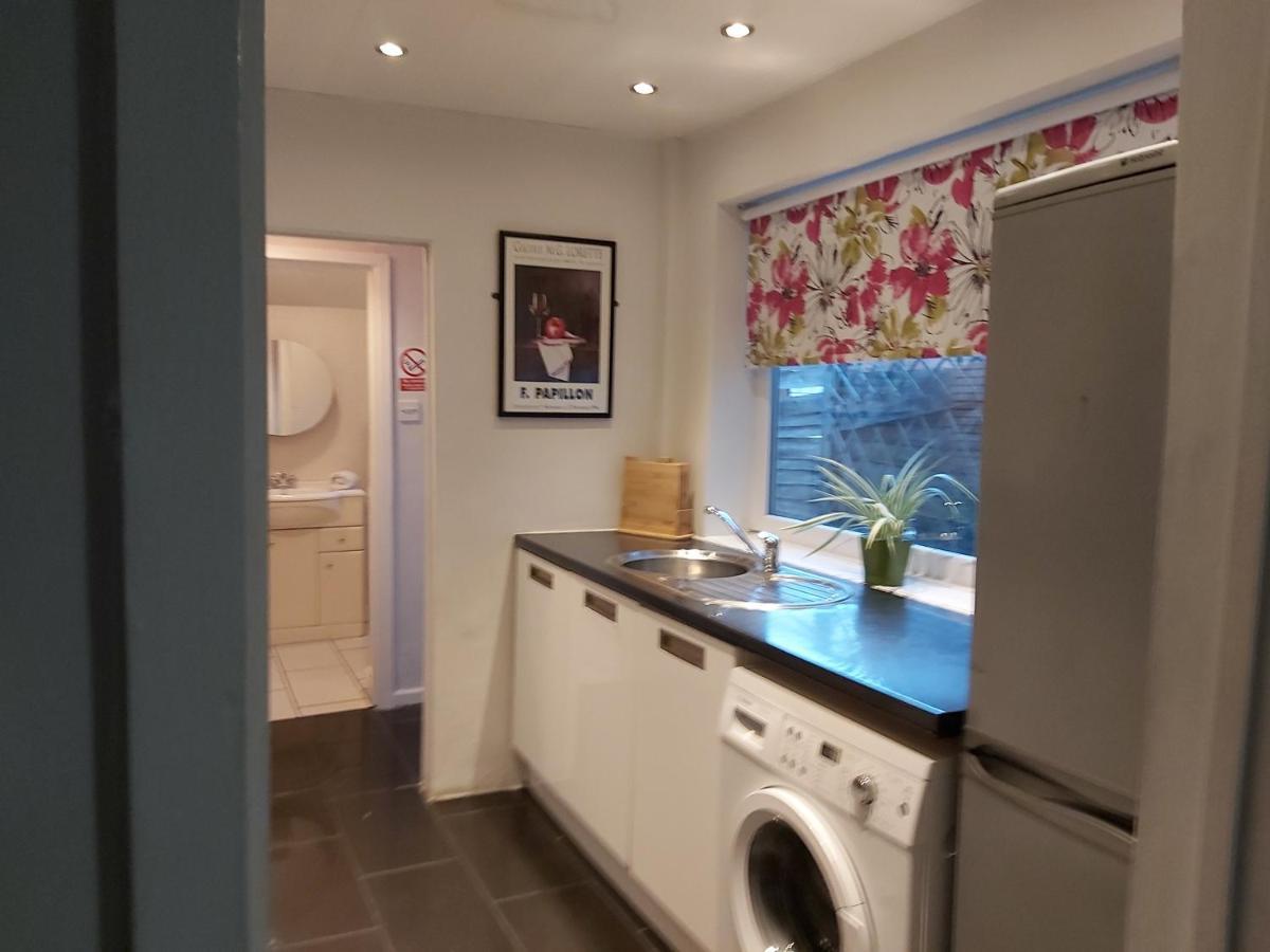 Pearson House - Huku Kwetu 3 Bedroom End Of Terrance House - Family And Business Group Self Catering Accommodation -Huku Kwetu Nottingham Eksteriør billede