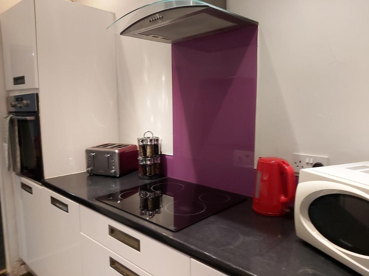 Pearson House - Huku Kwetu 3 Bedroom End Of Terrance House - Family And Business Group Self Catering Accommodation -Huku Kwetu Nottingham Eksteriør billede