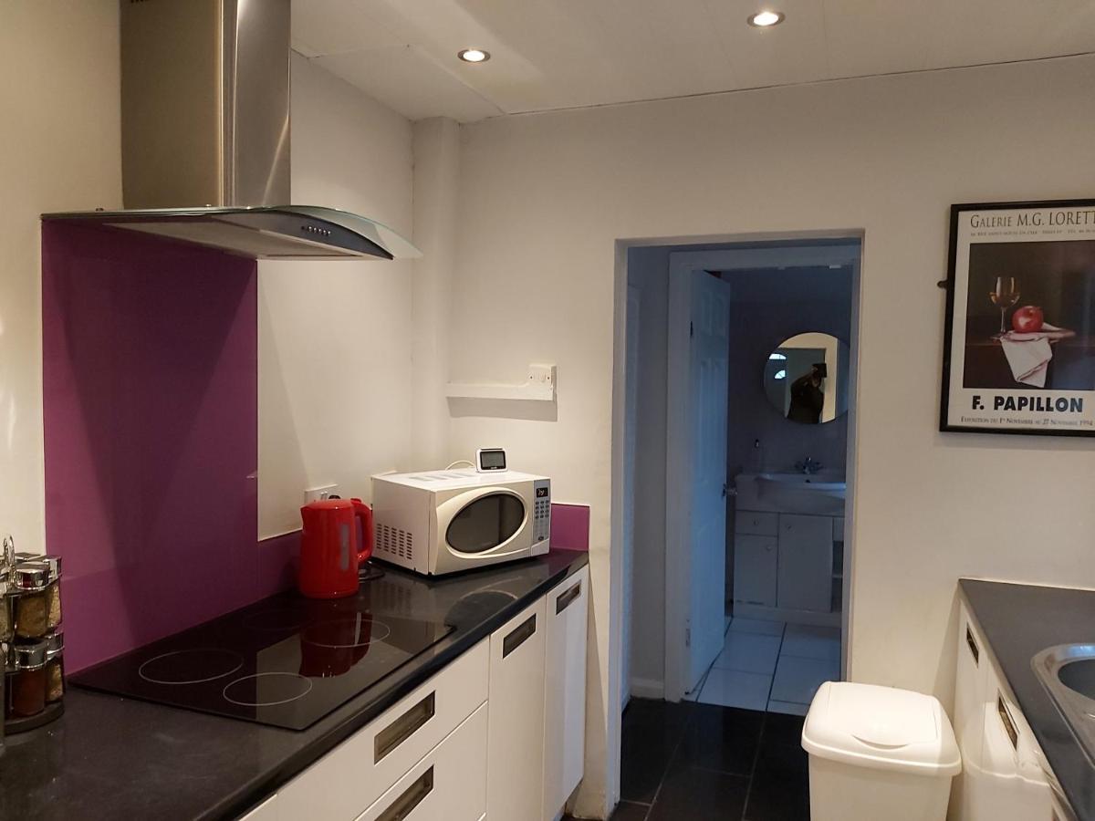 Pearson House - Huku Kwetu 3 Bedroom End Of Terrance House - Family And Business Group Self Catering Accommodation -Huku Kwetu Nottingham Eksteriør billede