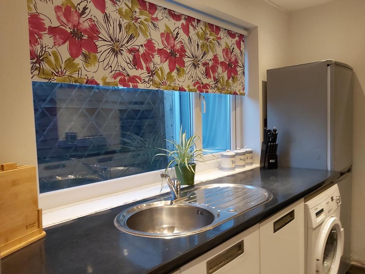 Pearson House - Huku Kwetu 3 Bedroom End Of Terrance House - Family And Business Group Self Catering Accommodation -Huku Kwetu Nottingham Eksteriør billede