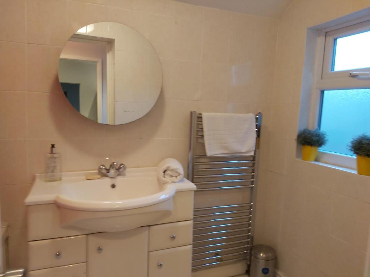 Pearson House - Huku Kwetu 3 Bedroom End Of Terrance House - Family And Business Group Self Catering Accommodation -Huku Kwetu Nottingham Eksteriør billede