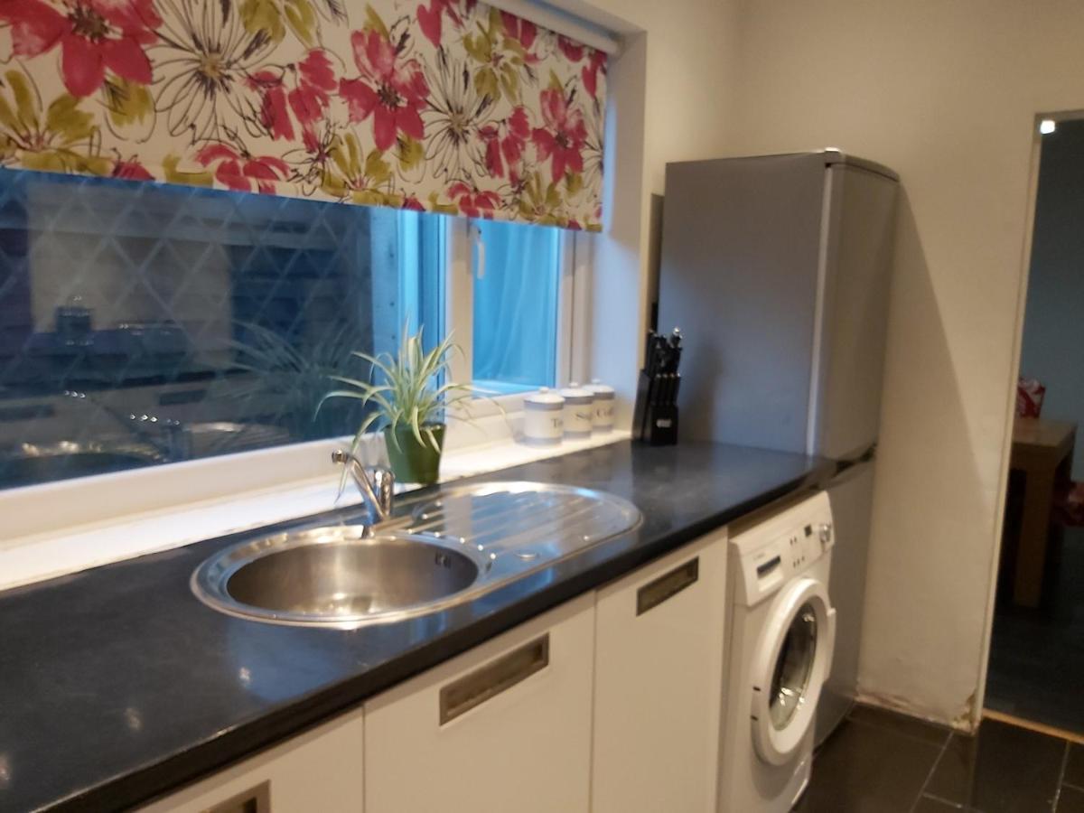 Pearson House - Huku Kwetu 3 Bedroom End Of Terrance House - Family And Business Group Self Catering Accommodation -Huku Kwetu Nottingham Eksteriør billede