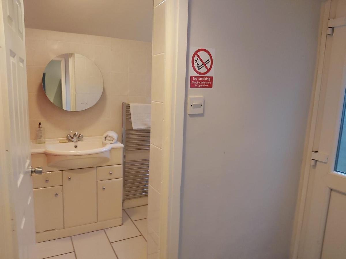 Pearson House - Huku Kwetu 3 Bedroom End Of Terrance House - Family And Business Group Self Catering Accommodation -Huku Kwetu Nottingham Eksteriør billede