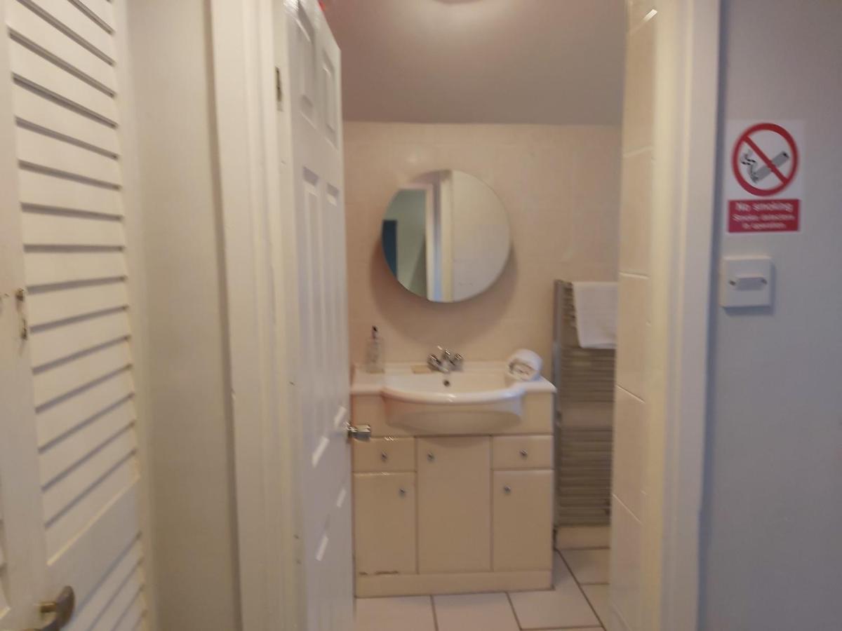 Pearson House - Huku Kwetu 3 Bedroom End Of Terrance House - Family And Business Group Self Catering Accommodation -Huku Kwetu Nottingham Eksteriør billede
