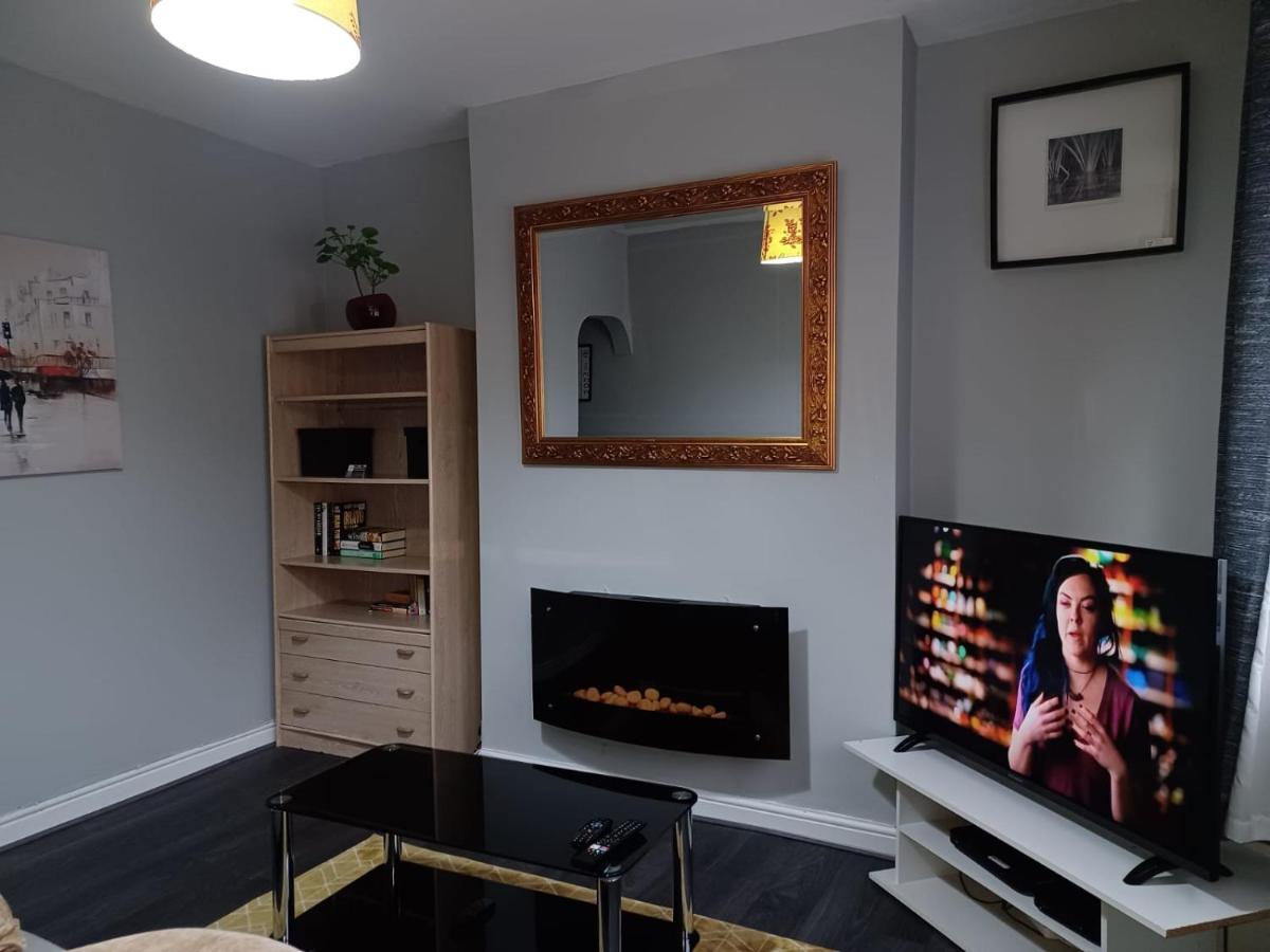 Pearson House - Huku Kwetu 3 Bedroom End Of Terrance House - Family And Business Group Self Catering Accommodation -Huku Kwetu Nottingham Eksteriør billede