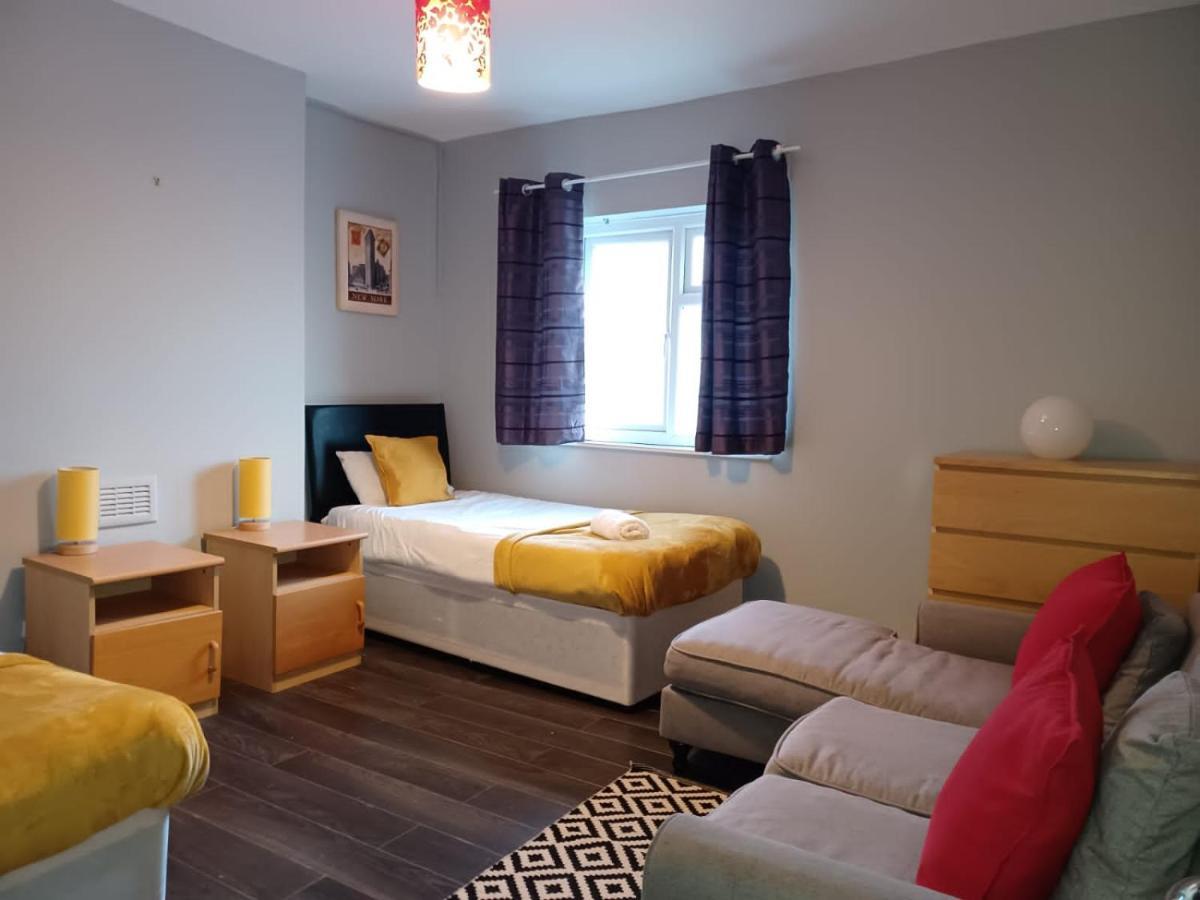 Pearson House - Huku Kwetu 3 Bedroom End Of Terrance House - Family And Business Group Self Catering Accommodation -Huku Kwetu Nottingham Eksteriør billede